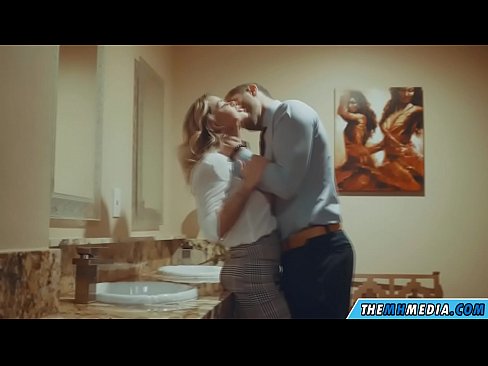 ❤️ Wann eng Busty Blond Iech an engem ëffentlechen Toilette verféiert ️ Häre Porno op lb.doujin-sexy.ru ❌️